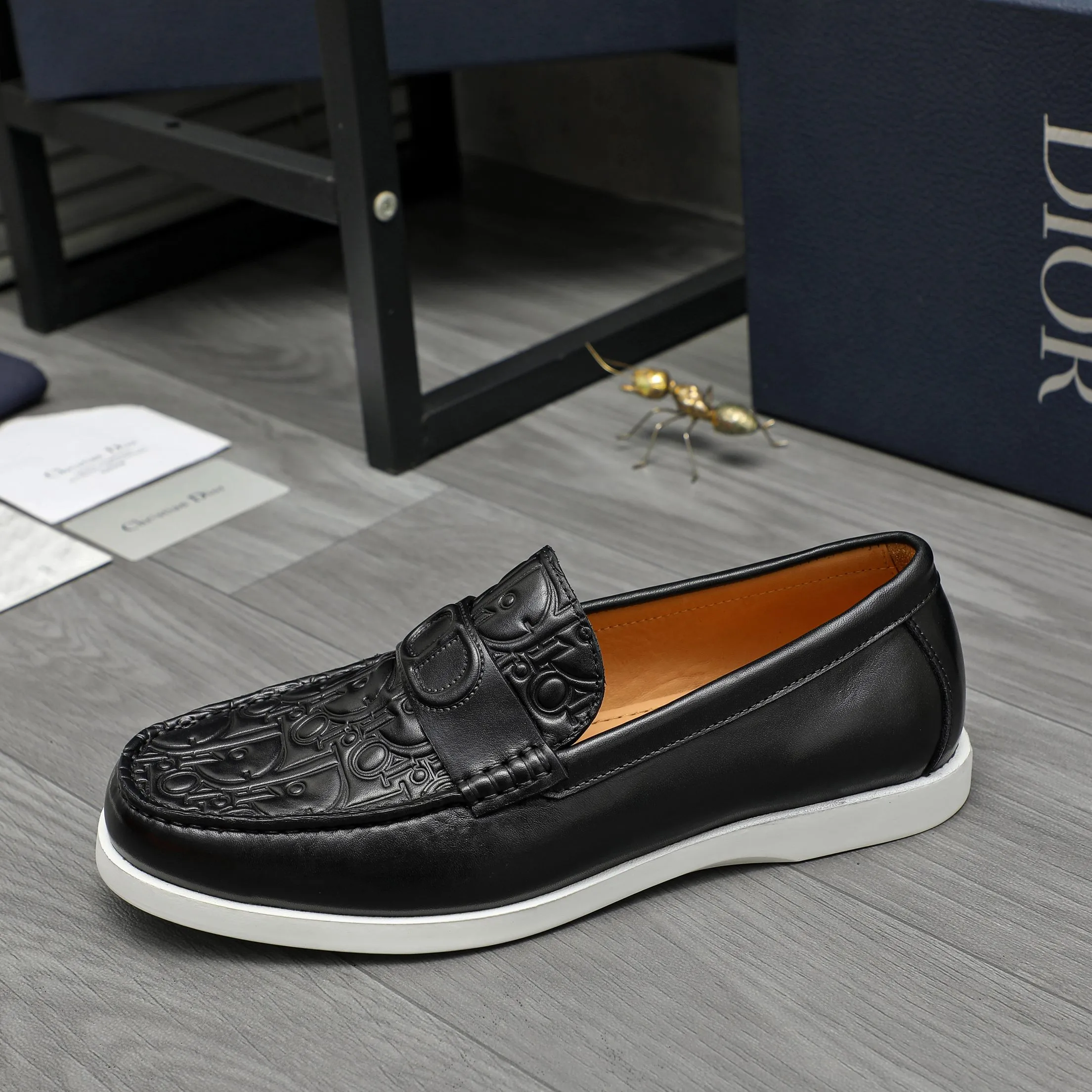 Men's shoes 💰460 Product trademark: Dior "Dior" casual slip-on leather shoes Regular size: 39-44 Product material: Selected cowhide embossed upper, cowhide lining, rubber outsole